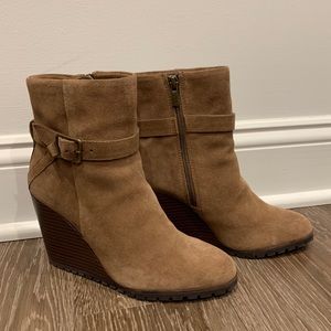 NWOT Splendid Suede Wedge Booties
